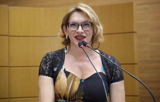 Ameaças Transfóbicas Online: Três Indiciados por Atacarem Deputada Linda Brasil