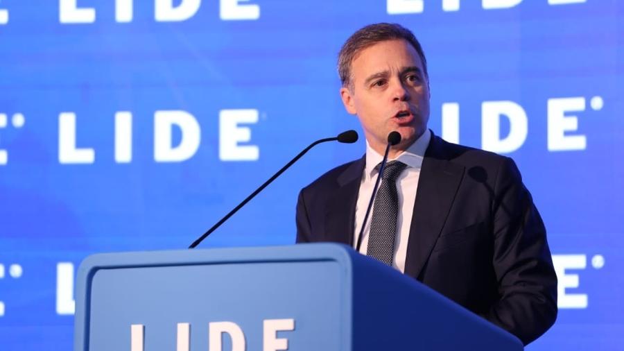 André Mendonça suspende julgamento de governador após contrato com seu instituto