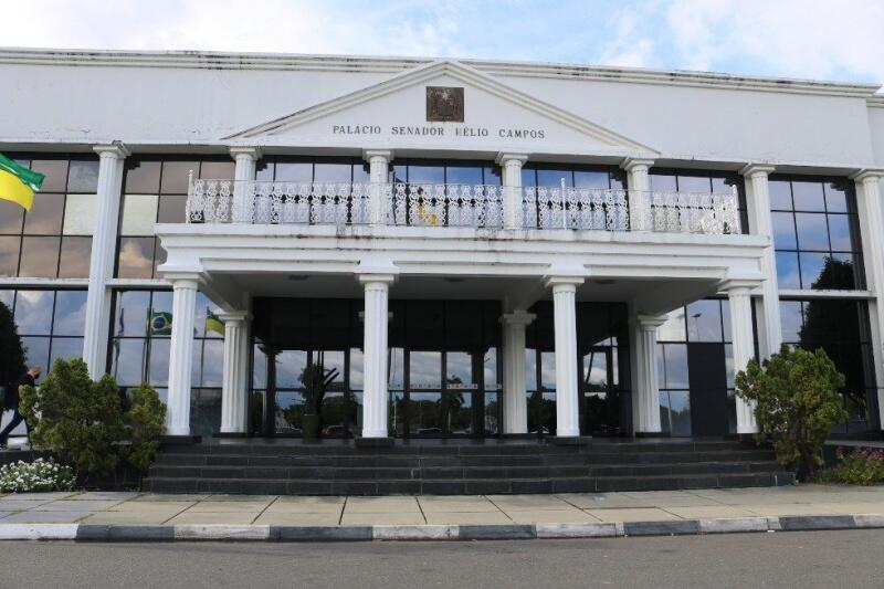 Justiça bloqueia repasses do Governo de Roraima à construtora após denúncias de violações trabalhistas