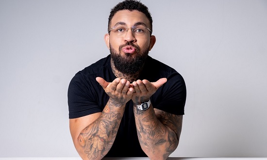 Ramon Coxinha Exalta a Cultura Sergipana em Show de Stand-Up ‘Artista Local’ em Aracaju