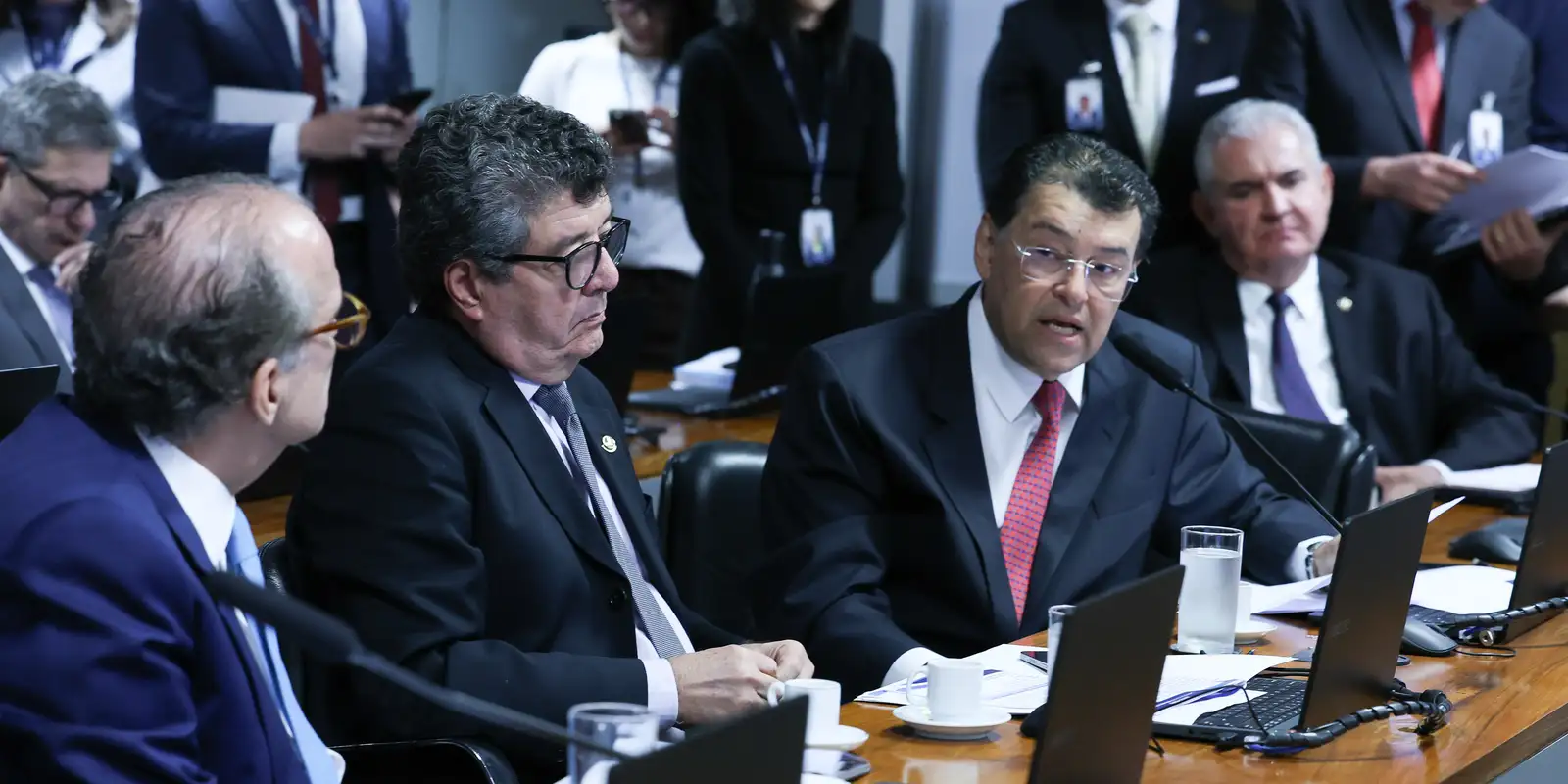 Senado Aprova Aumento de Impostos para Fintechs e Bets em Busca de Isonomia Tributária