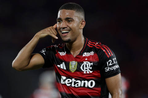 Lino, a contratação mais cara do Flamengo, celebra gol do título