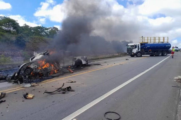 Dez Pessoas Morrem em Grave Colisão na BR-101 no Sul da Bahia