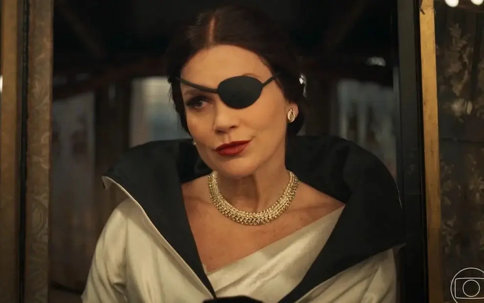 Em ‘Êta Mundo Bom!’: Sandra Tenta Asfixiar Candinho em Hospital, Mas Plano é Frustrado