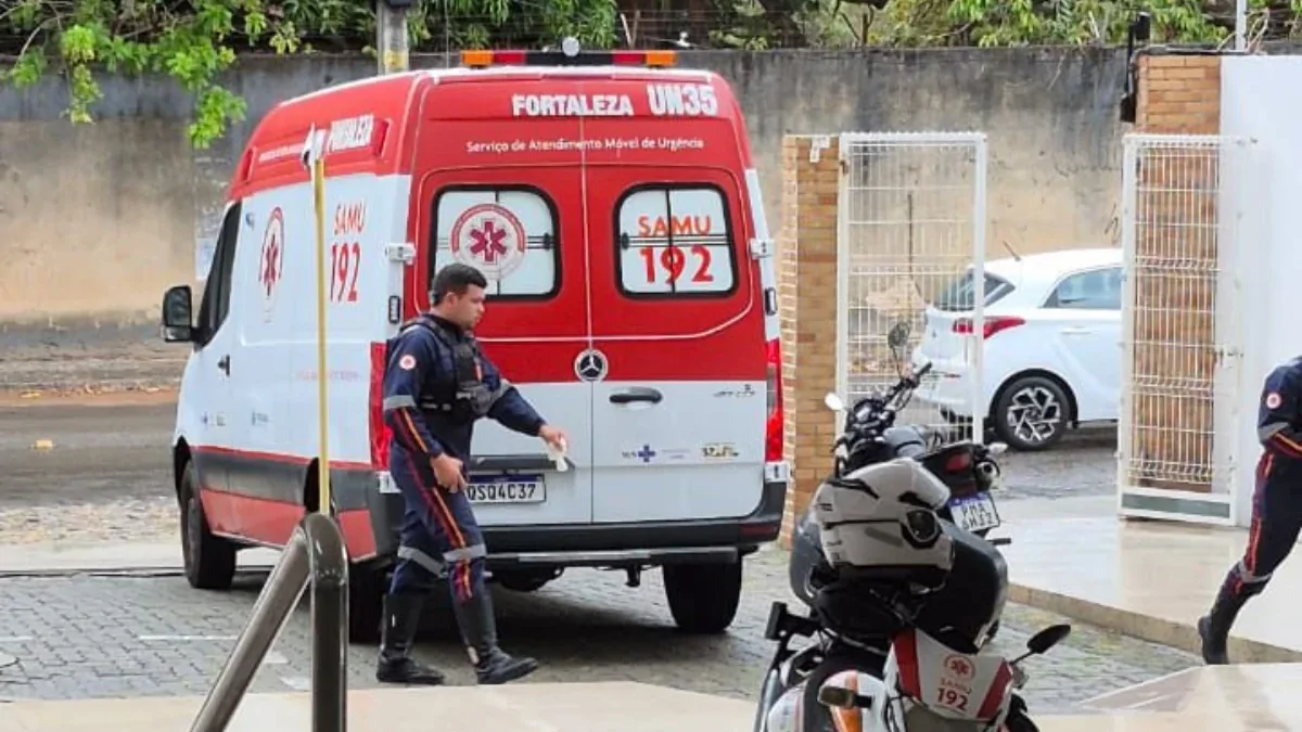 Ataque em Escola de Fortaleza: Aluno de 15 Anos Fere Colega, Professor e Coordenadora