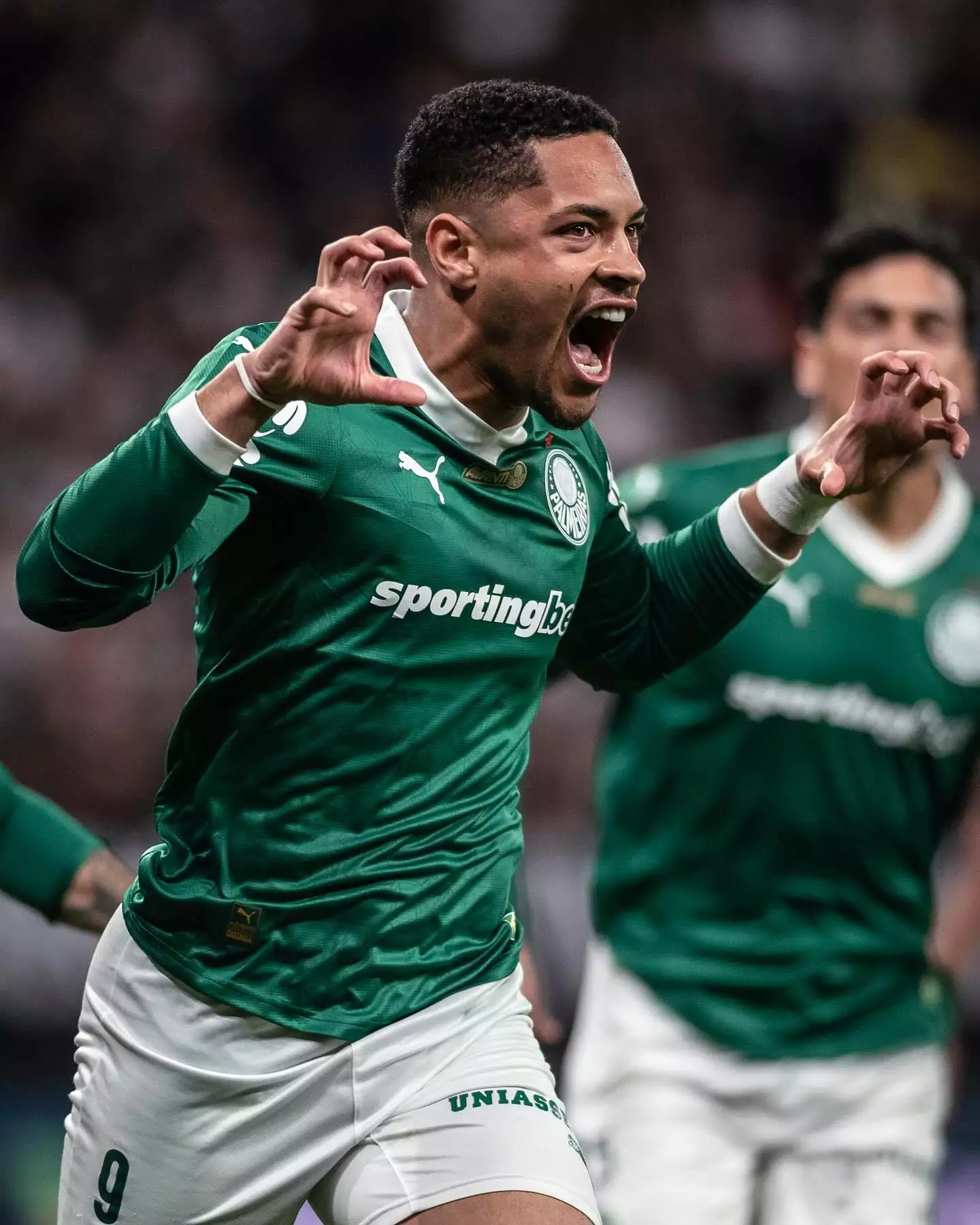 Vitor Roque Expressa Decepção Após Vice na Libertadores: ‘Tínhamos Tudo Para Conquistar’