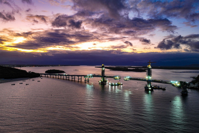 Queima de fogos histórica anima virada 2025/2026 no Litoral do Paraná