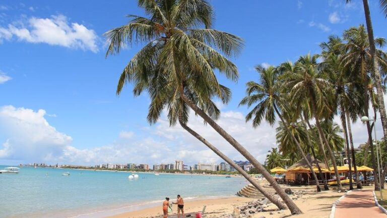 Turista é detido por injúria em Maceió após ofensas a policial