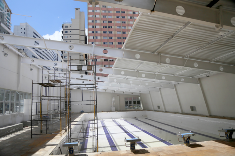 Piscinas municipais de Curitiba recebem melhorias para retorno das aulas em 2026