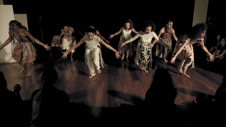 Casa Hoffmann promove vivência de dança afro no Largo da Ordem