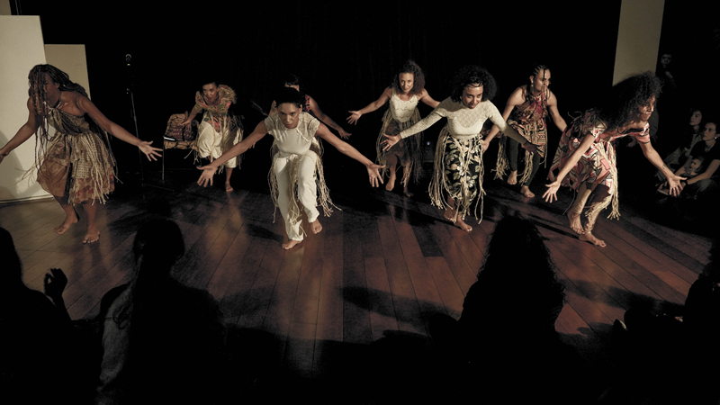 Casa Hoffmann promove vivência de dança afro no Largo da Ordem