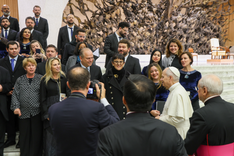 Papa leão xiv destaca a importância da Camerata Antiqua de Curitiba no Vaticano