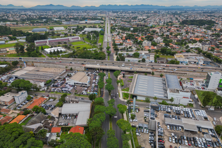 Obras de pavimentação avançam na avenida Victor Ferreira do Amaral com intervenções no viaduto