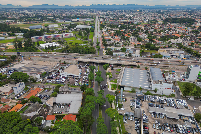 Obras de pavimentação avançam na avenida Victor Ferreira do Amaral com intervenções no viaduto