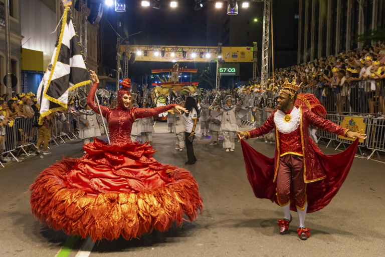 Acadêmicos da Realeza traz dualidade como tema no Carnaval de Curitiba