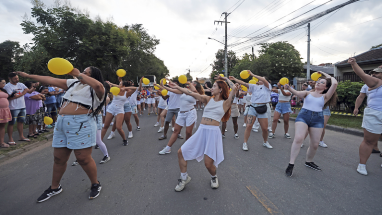 Ensaios abertos das escolas de samba animam Curitiba para o Carnaval 2026