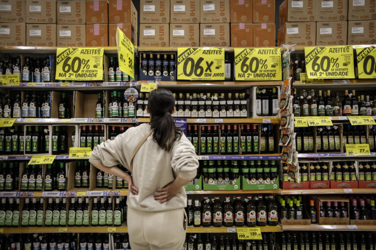 Os números melhoram mas a confiança no Brasil permanece baixa