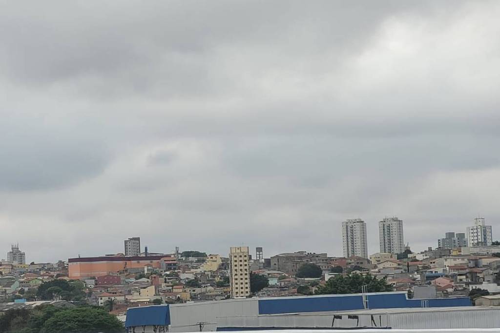 Tempo fechado domina São Paulo no sábado 24 com elevação gradual da temperatura