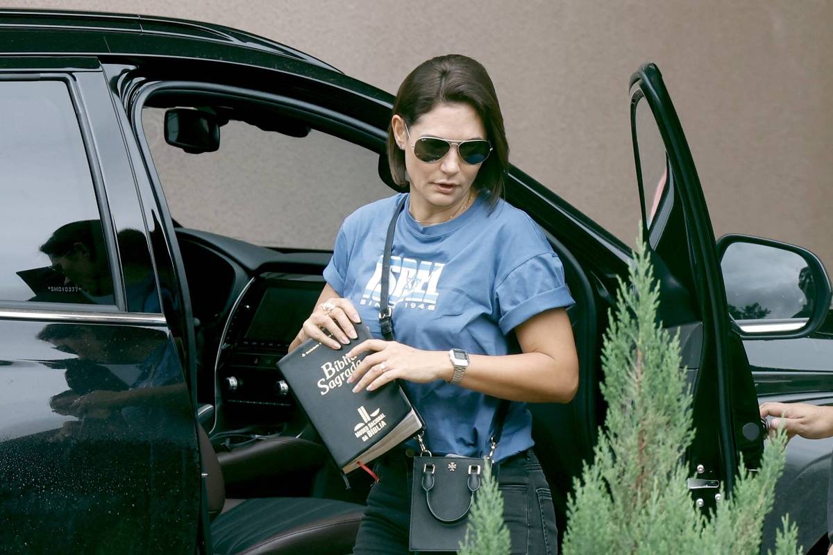 Michelle avalia popularidade de Tarcísio e retoma viagens pelo Brasil