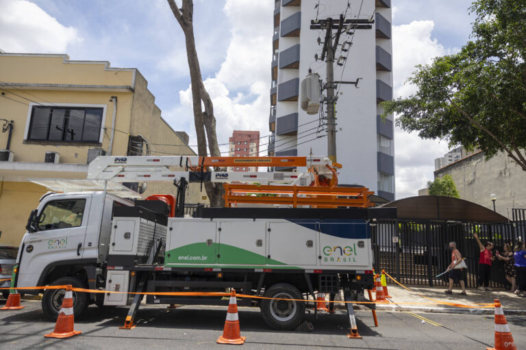 Procon aplica multa de 14 milhões à Enel por apagões em São Paulo