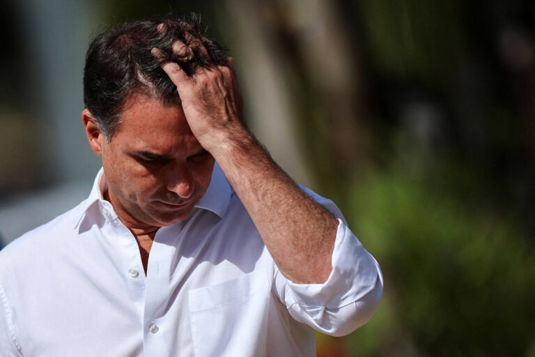 Flávio Bolsonaro defende união da direita e destaca aliados para 2026