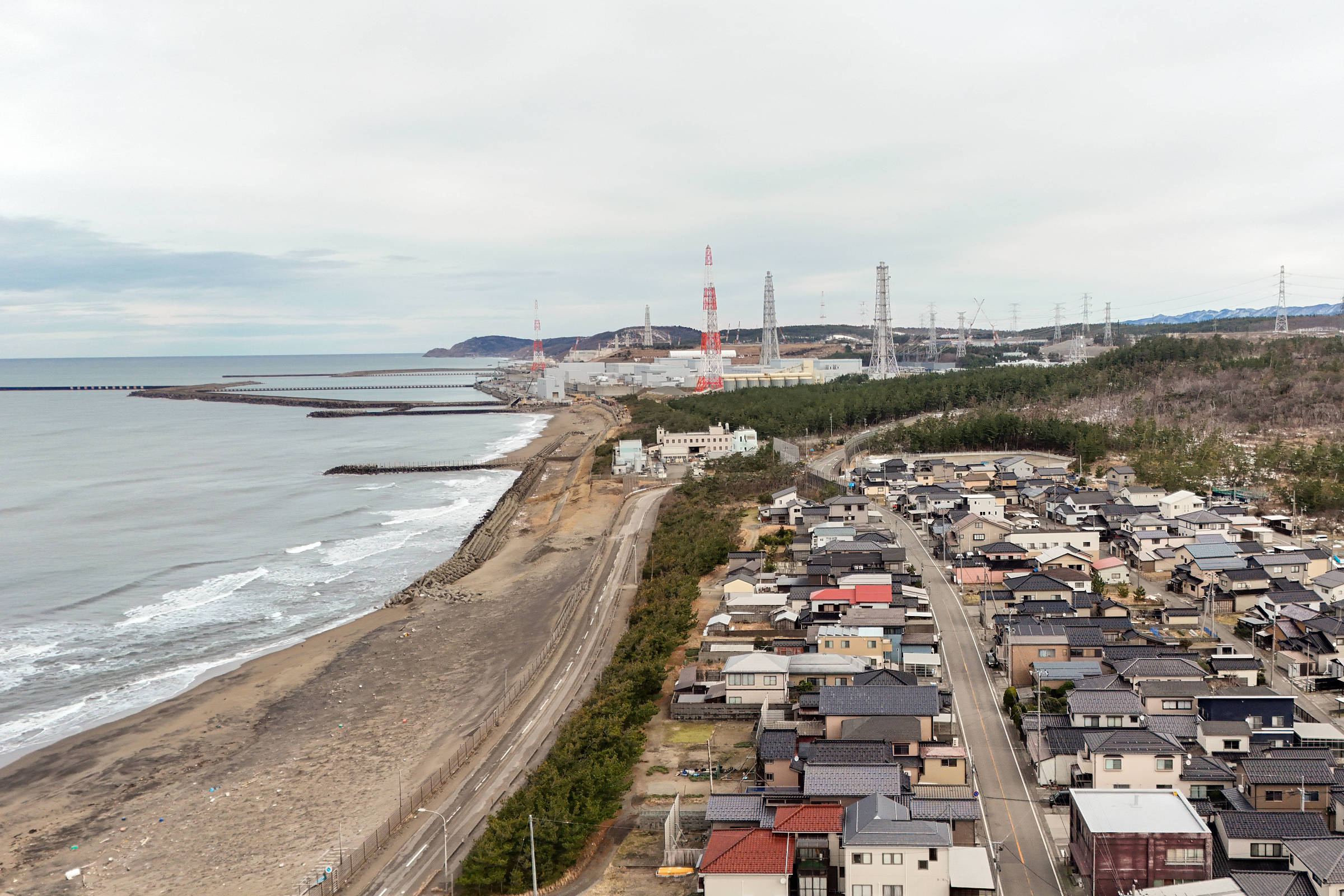 Japão reinicia maior usina nuclear para superar desafios energéticos