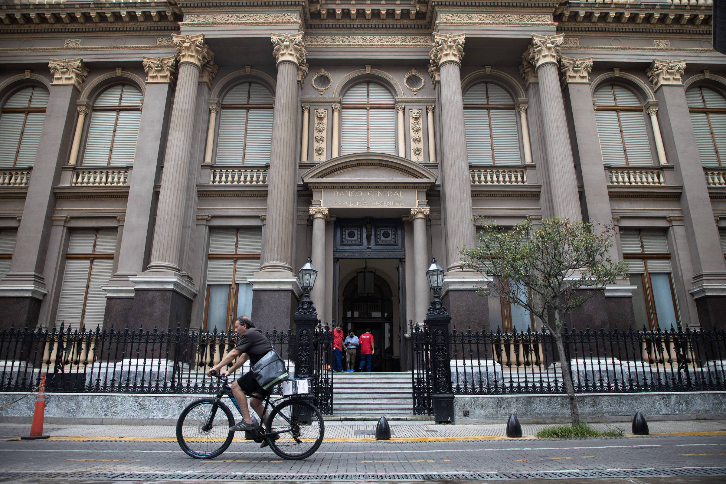 Risco-país da Argentina atinge menor nível em quase oito anos