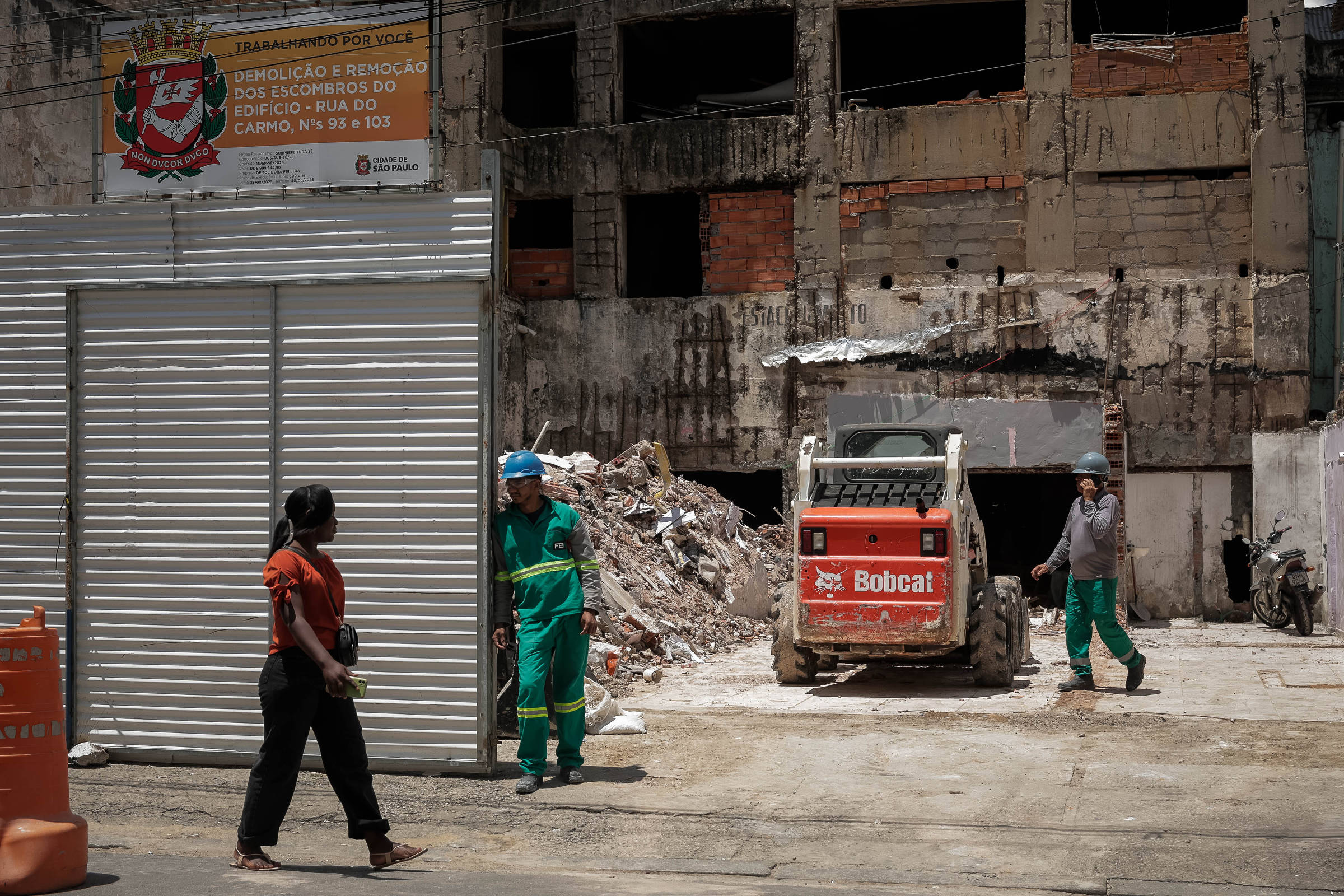 São Paulo inicia demolição do caveirão no centro da cidade
