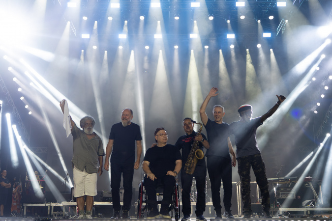 paralamas do sucesso agitam litoral paranaense com show emblemático no verão maior