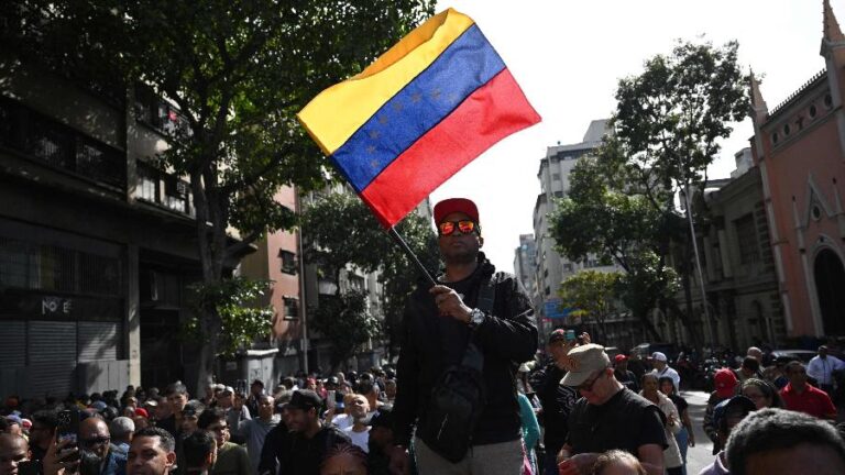 Domínio dos EUA na Venezuela: Intervenção Militar ou Aliança com Militares Locais