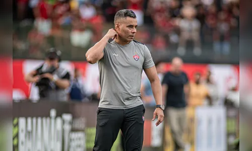 Vitória e Remo duelam no Barradão com transmissão ao vivo nesta quarta-feira
