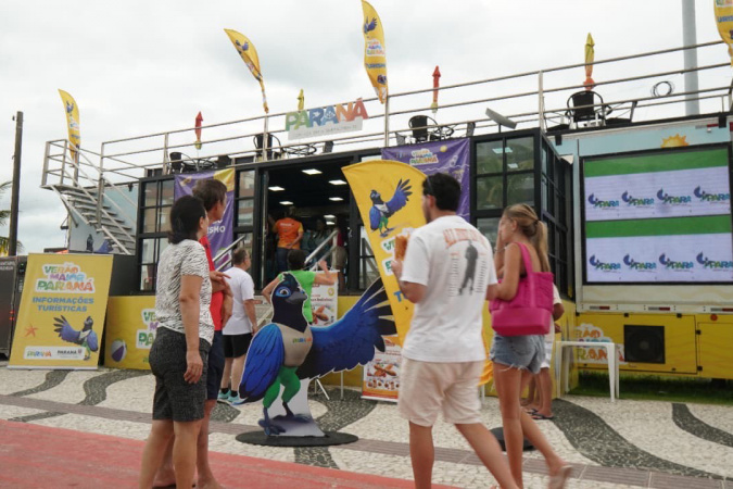 Atendimento ao turista qualifica experiência no Verão Maior Paraná