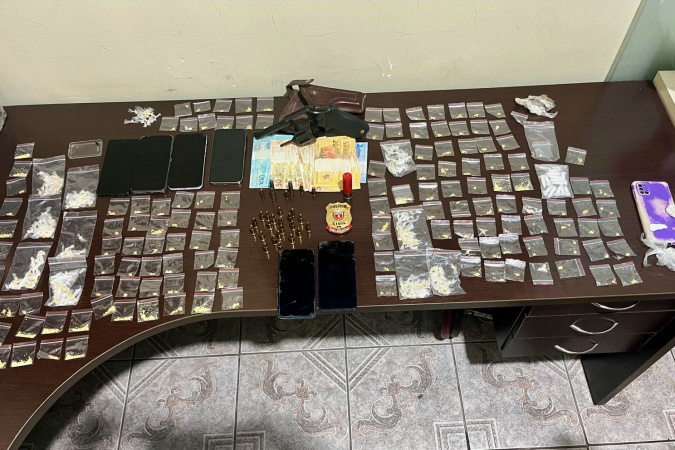 Pcpr realiza prisao de tres em flagrante e apreende drogas em Cerro Azul