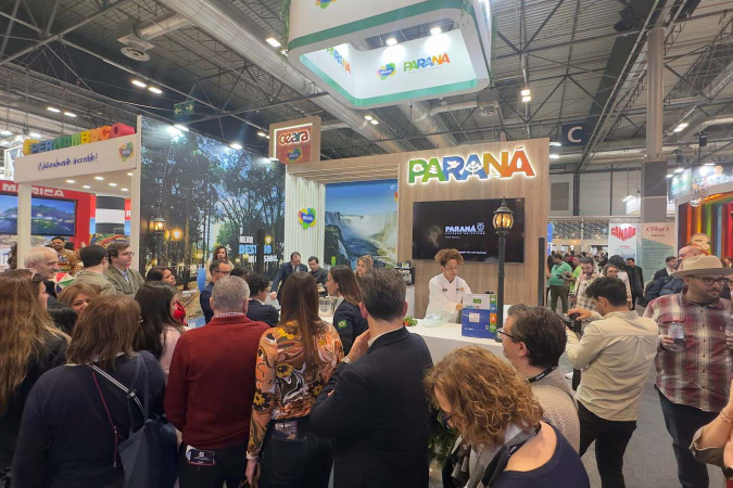 Turismo paranaense ganha destaque com gastronomia e serviços na Fitur Espanha