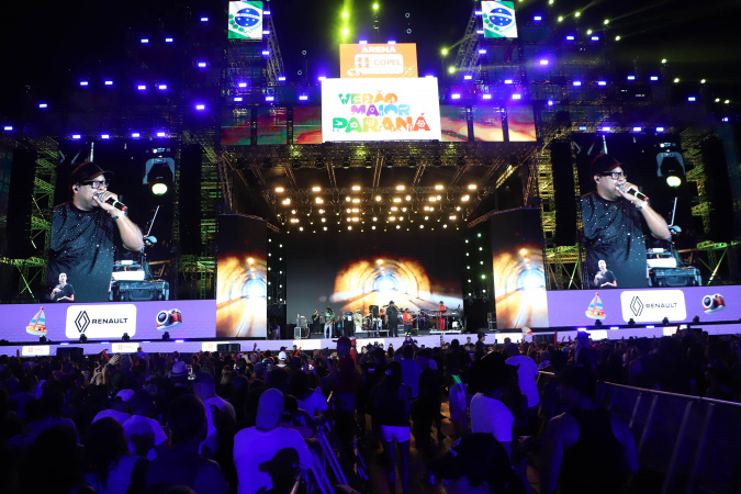 Inner Circle embala 153 mil pessoas com reggae em Matinhos