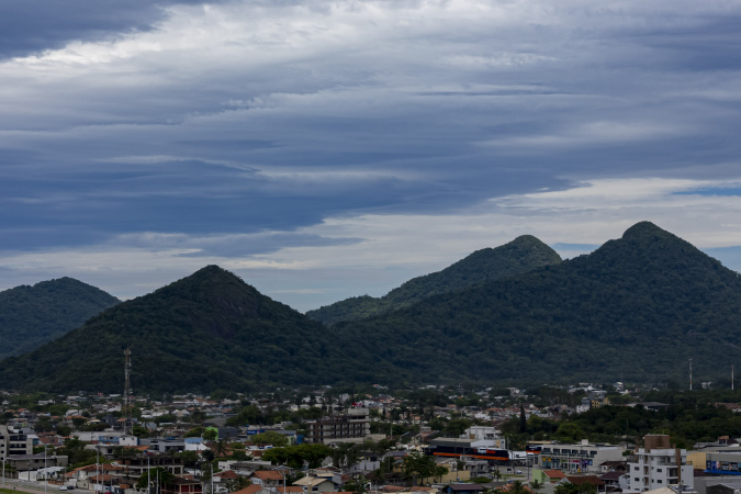 Litoral do Paraná terá calor intenso e pancadas de chuva no fim de semana