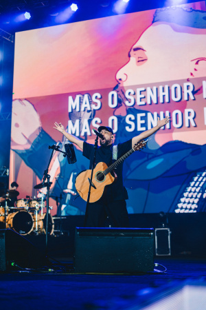 Fernandinho leva 62 mil pessoas ao verão maior em Matinhos