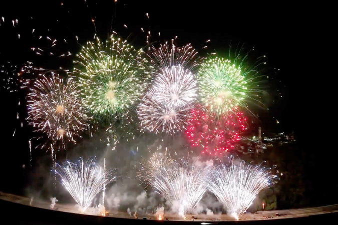 Queima de fogos histórica destaca Ponte de Guaratuba no Réveillon 2026