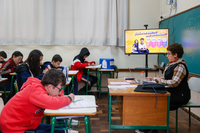 Pesquisa online ouve professores para fortalecer a educação pública no Paraná