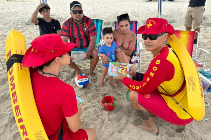 Bombeiros do Paraná reforçam segurança com 6 mil pulseirinhas no Verão Maior