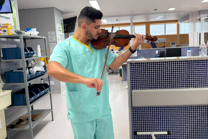 Apresentações de violino promovem cuidado humanizado no Hospital de Ivaiporã