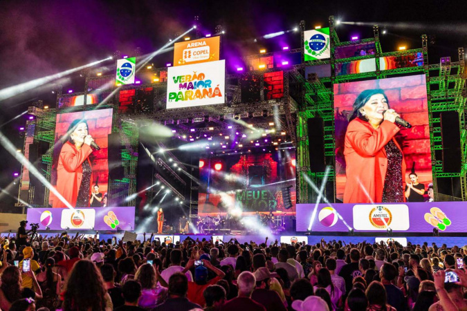 Roberta Miranda e Raça Negra animam Pontal do Paraná com público recorde