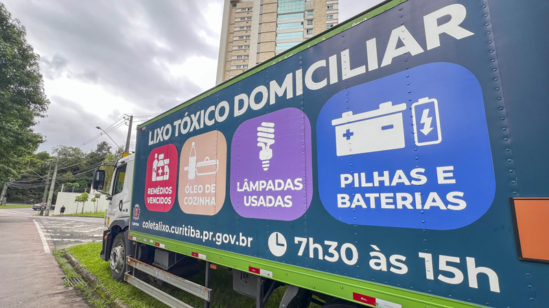 Consultório na Rua oferece atendimento na Praça Santos Andrade nesta segunda