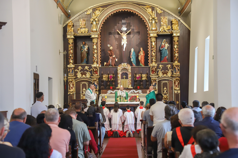 Eduardo Pimentel participa da ordenação do novo pároco na Igreja da Ordem e visita a Feirinha do Largo
