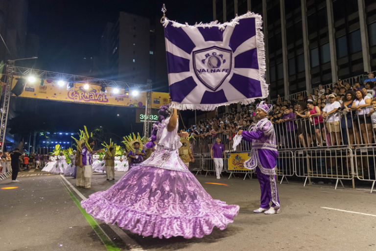 Novas escolas de samba promovem diversidade no carnaval de Curitiba