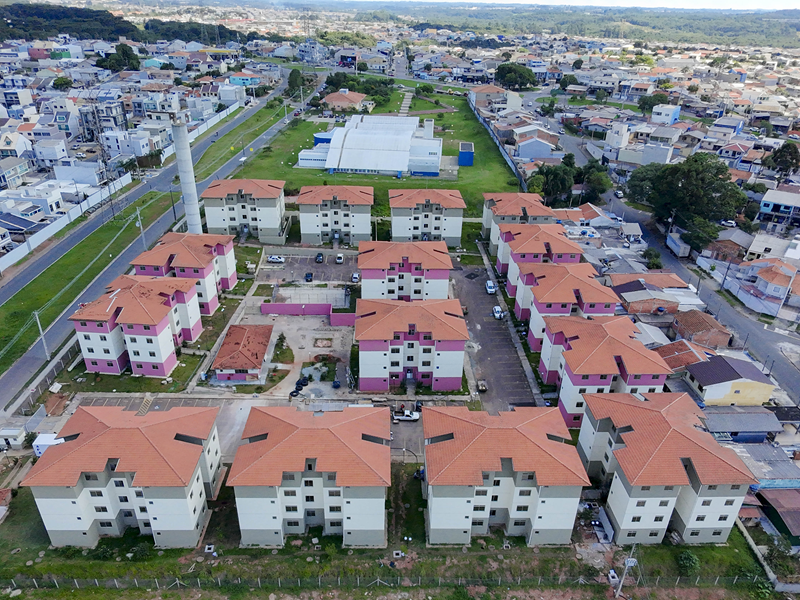 Futuros moradores realizam vistoria no residencial Theo Aterino em Curitiba
