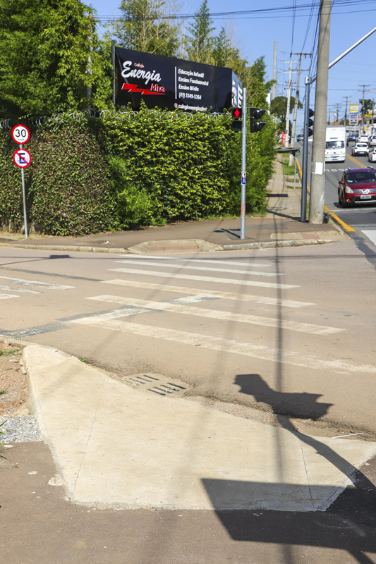 Semáforos com inteligência artificial promovem mais segurança no trânsito de Curitiba