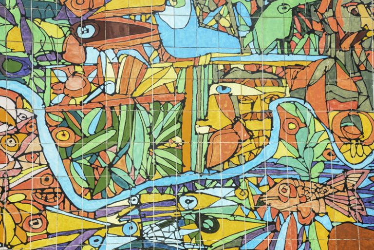 Prefeitura de Curitiba renova painel histórico e recupera praça no Centro Cívico