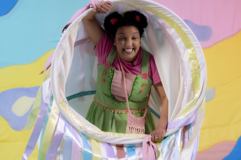 Espetáculo sensorial Tum Tu Tubos retorna ao Teatro Cleon Jacques em Curitiba