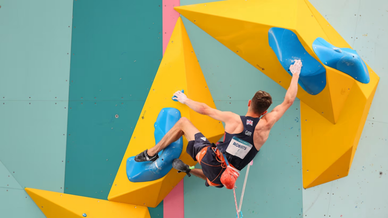 Seleção brasileira de escalada acelera treinos no Parque Olímpico do Cajuru